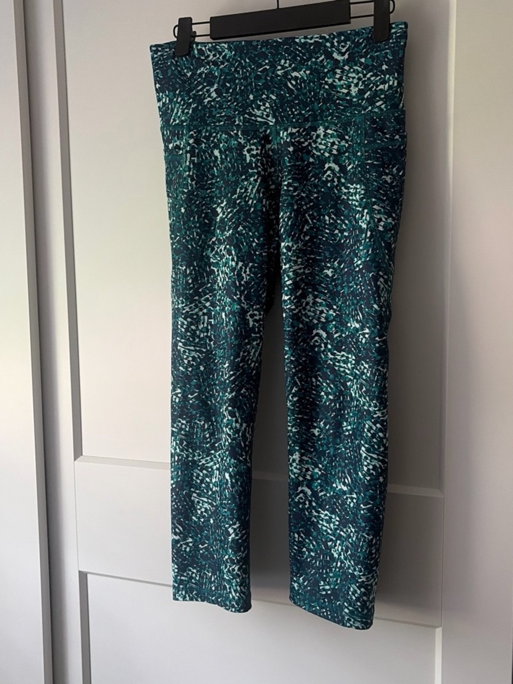 Old Navy Blue and Teal Abstract Print Activewear Legging - M